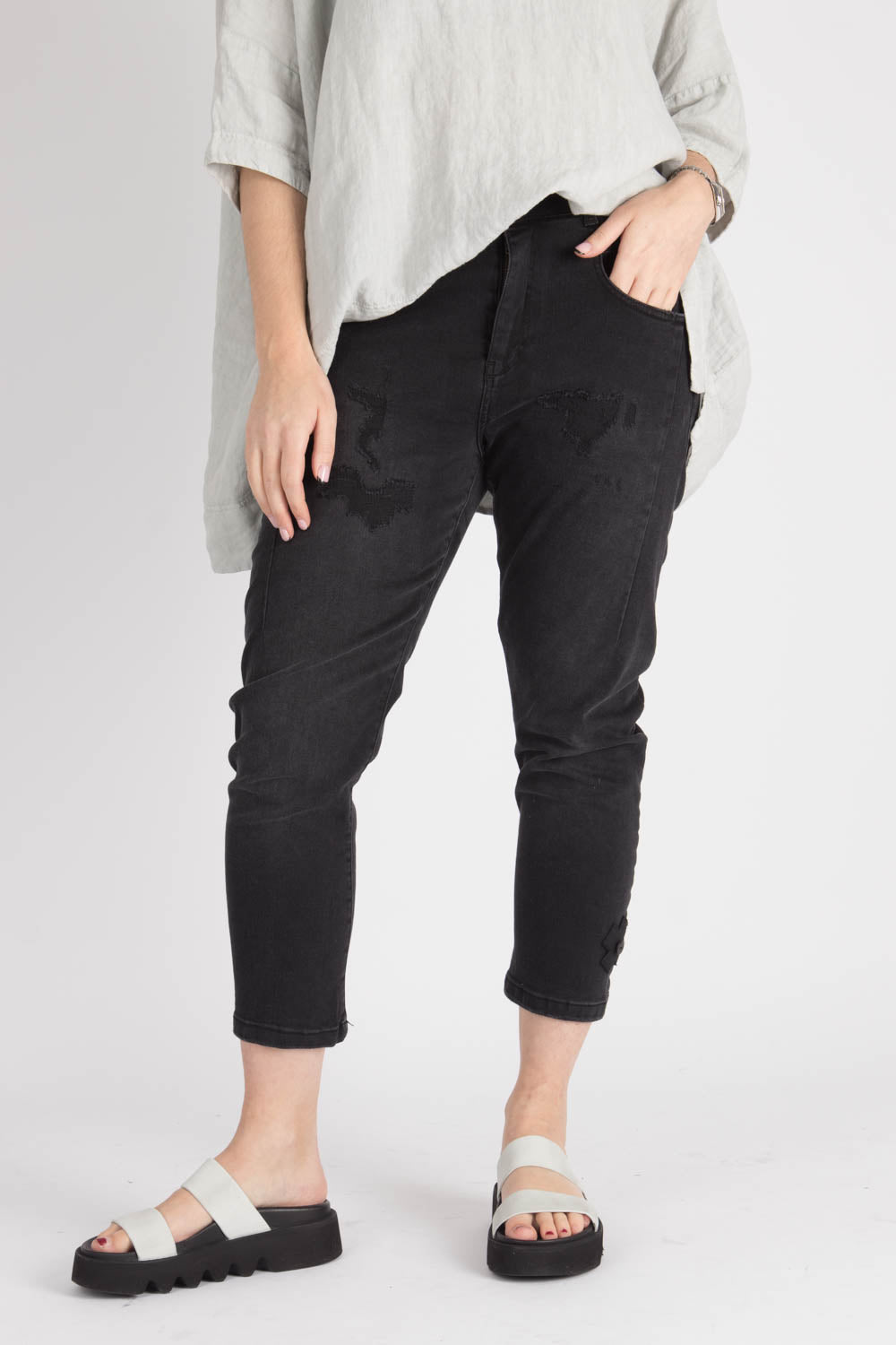 PLU A Black Jean With Patch