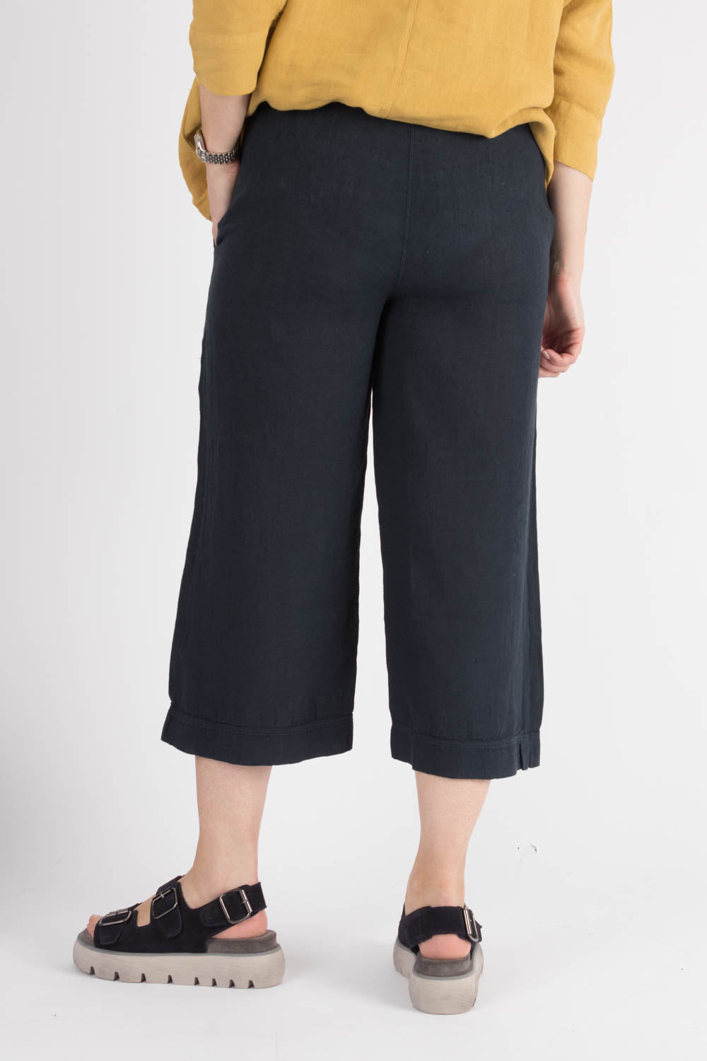 By Basics Wide Pants Short