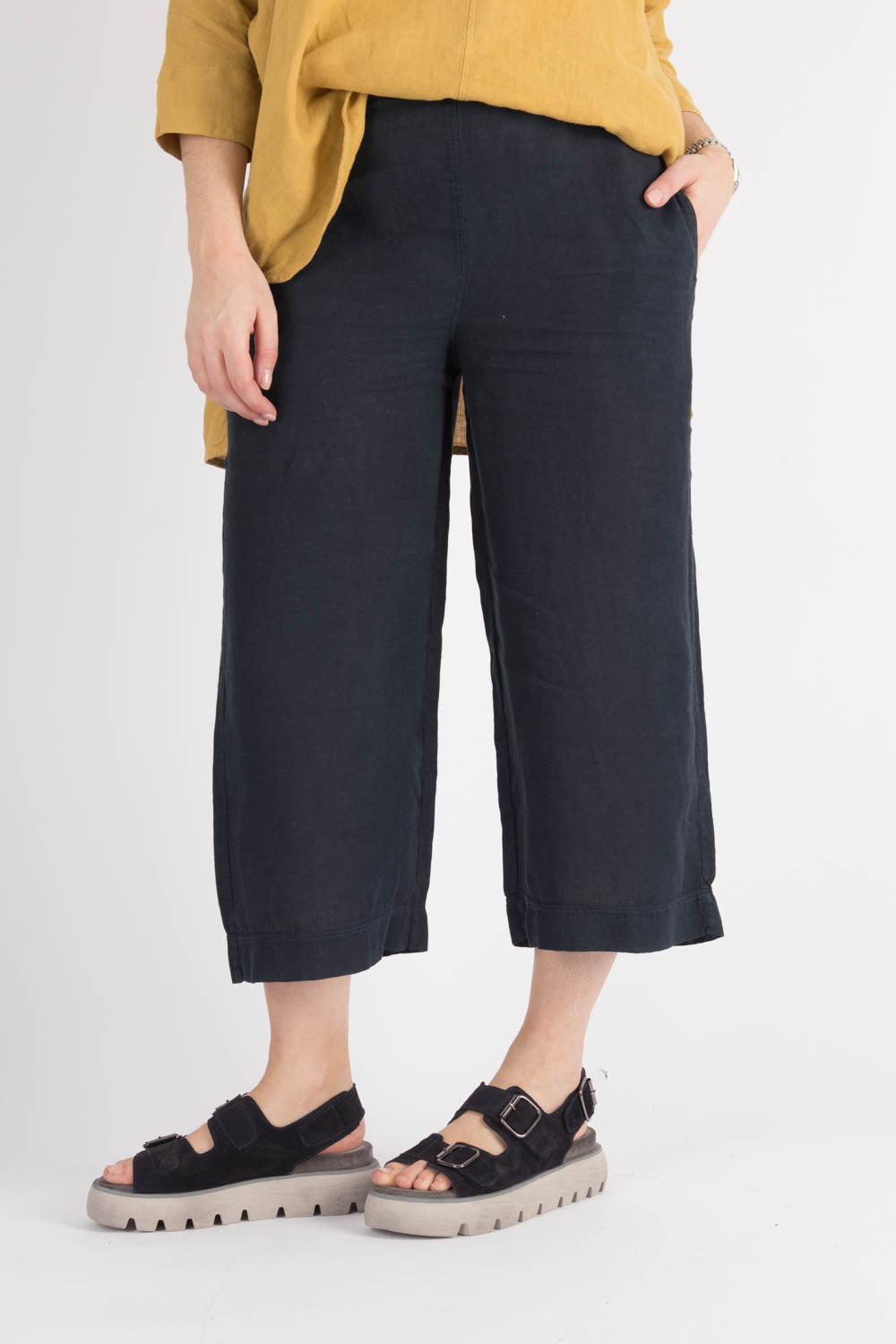 By Basics Wide Pants Short