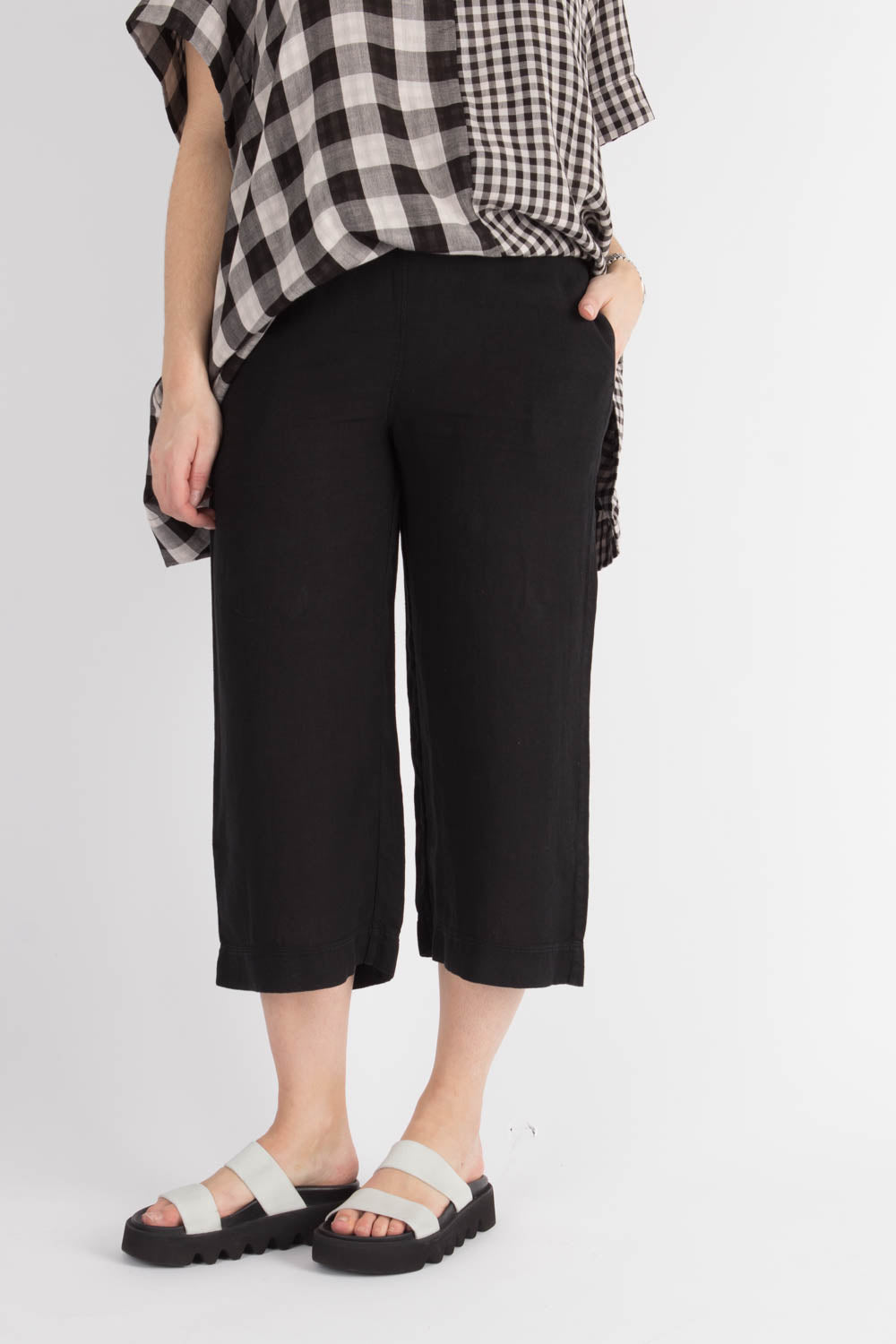 By Basics Wide Pants Short