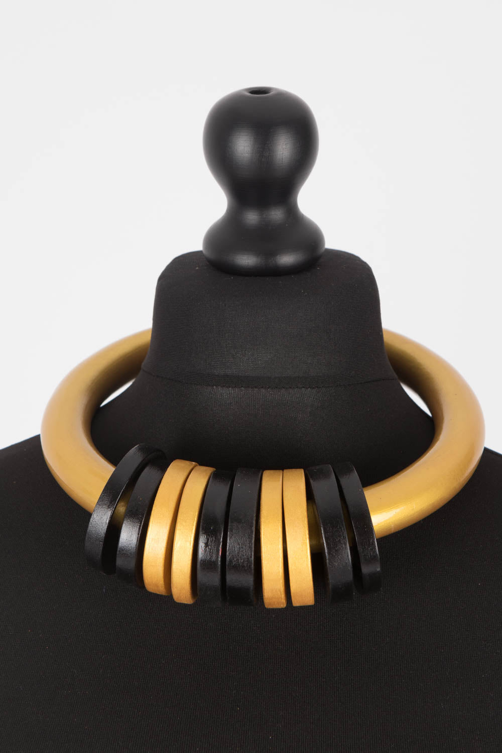 Jianhui Big Ring Choker