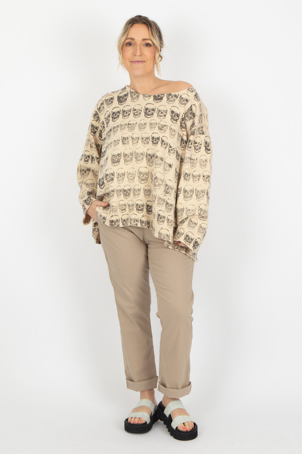 Magnolia Pearl Love Skulls Nago Sweatshirt