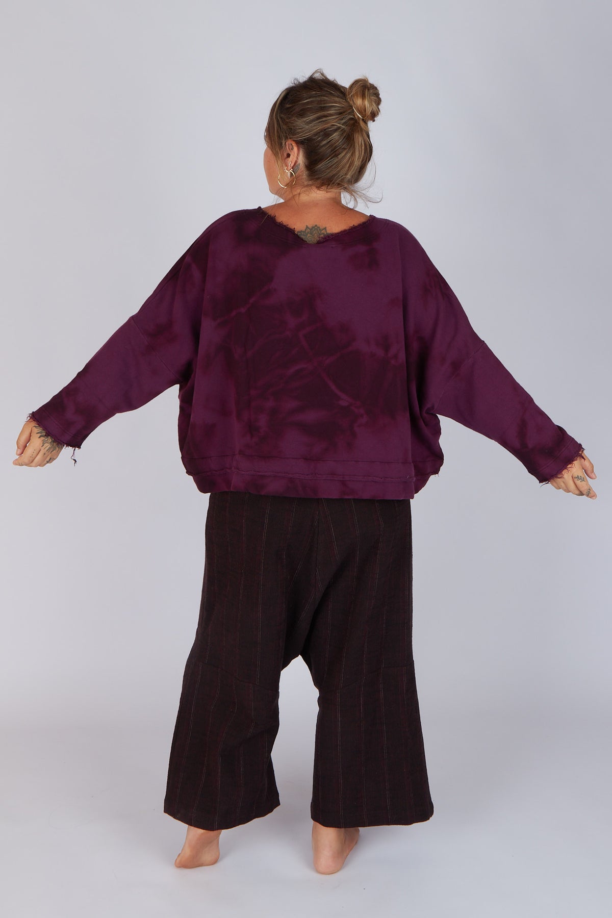 Estudio Viva Sofia Tie Dye Sweatshirt (Berry Tie Dye)
