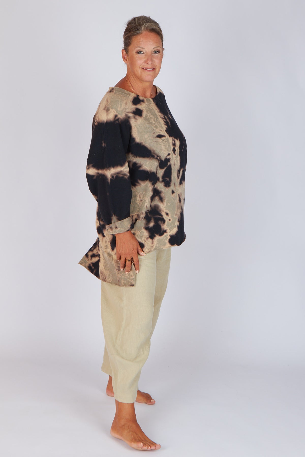Estudio Viva Catarina Tie Dye Sweater (Black Tie Dye)