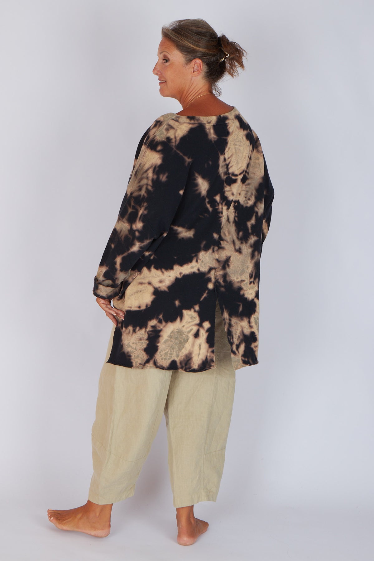 Estudio Viva Catarina Tie Dye Sweater (Black Tie Dye)