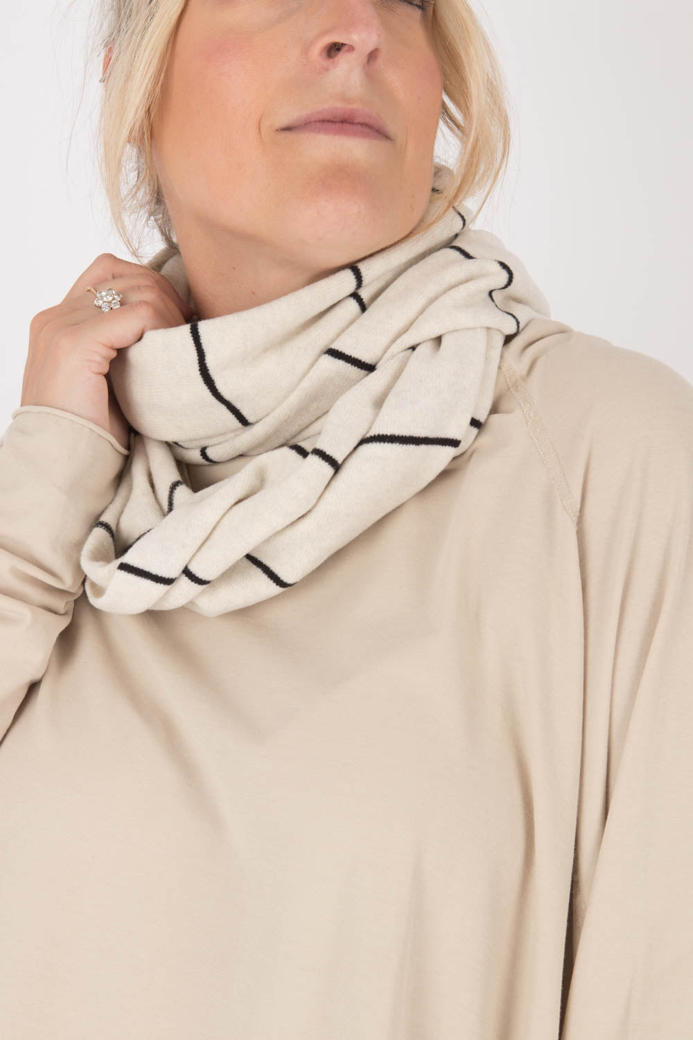 Neirami Neck Scarf