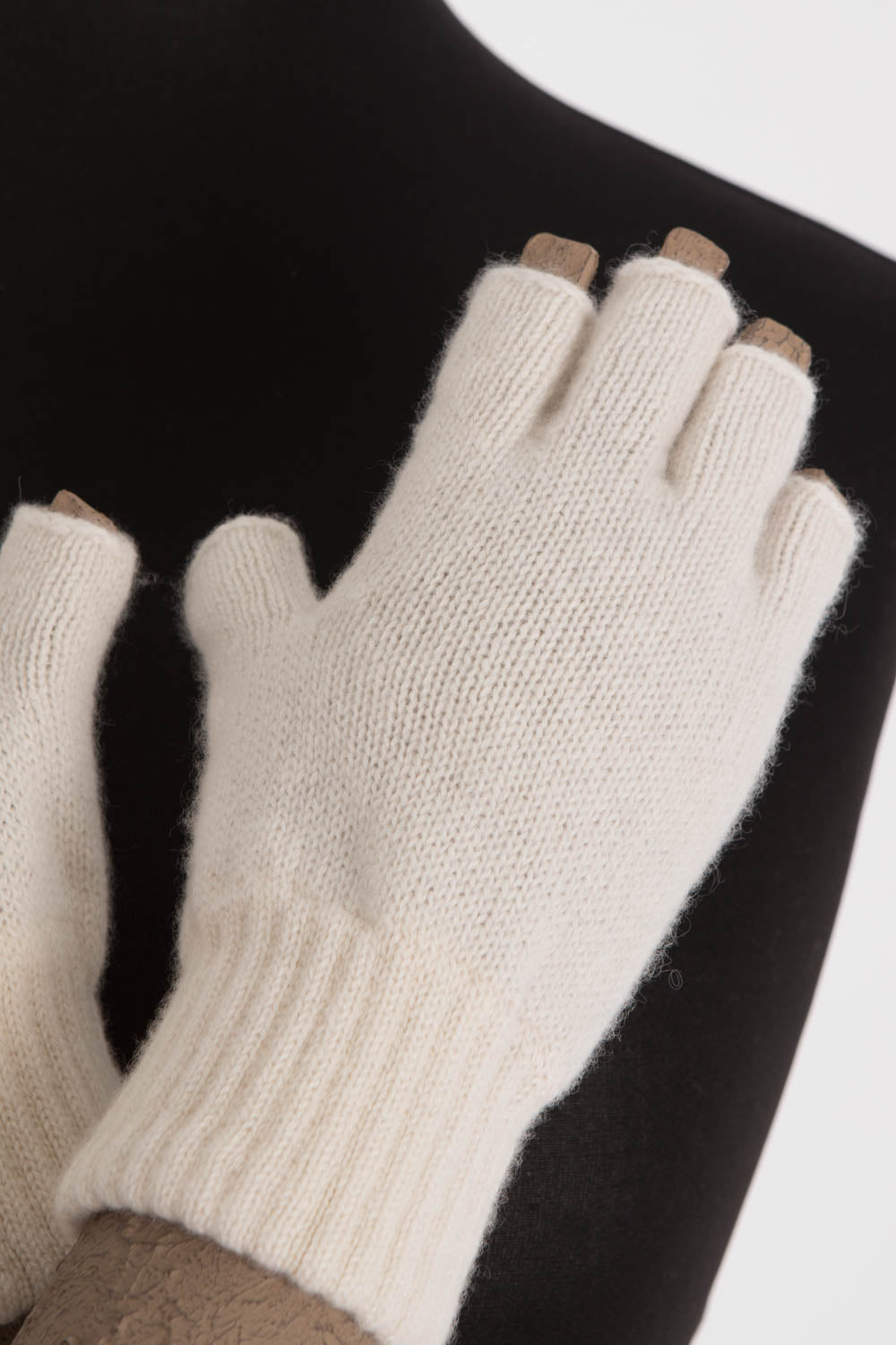 Capra Studio Vio Fingerless Glove