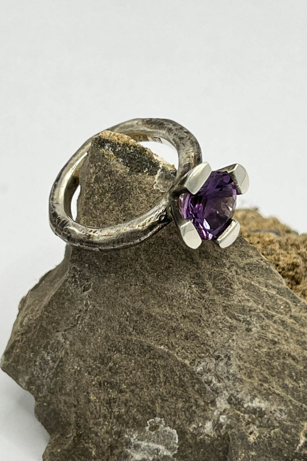 DARKGEM Amethyst Ring