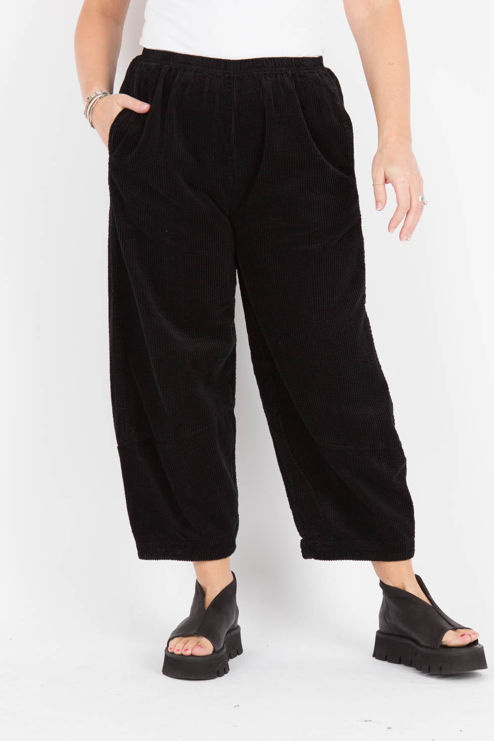 Walkers.Style Barrel Black Trousers