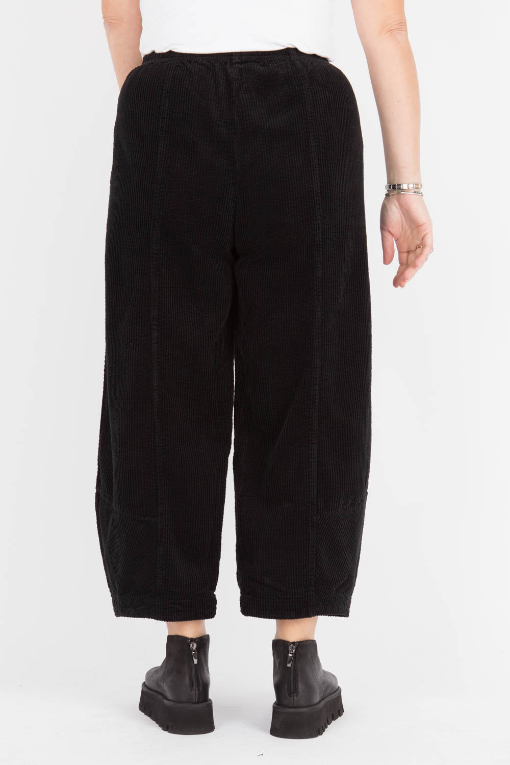 Walkers.Style Barrel Black Trousers