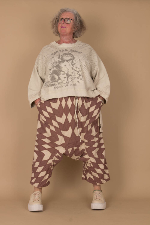 Magnolia Pearl Quiltwork Garcon Trousers MP100096, Magnolia Pearl Spread The Love Francis Pullover MP105143, Rundholz Shoes RH225088
