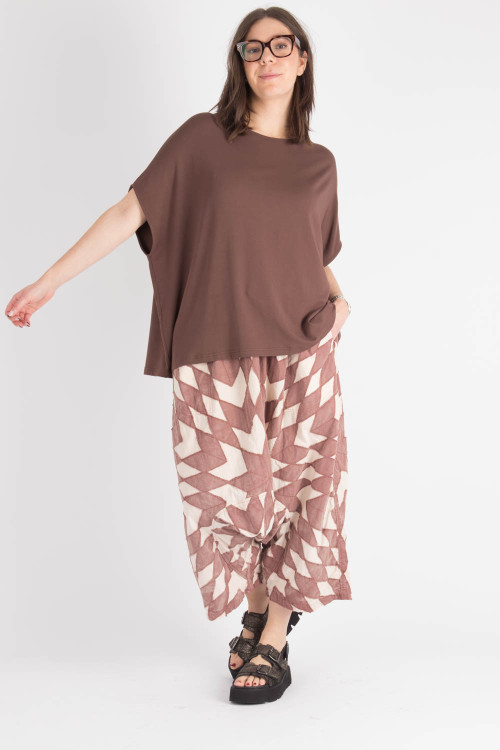 By Basics Top Extra Wide BB100240, Magnolia Pearl Quiltwork Garcon Trousers MP100096, Lofina Sandal LF240312