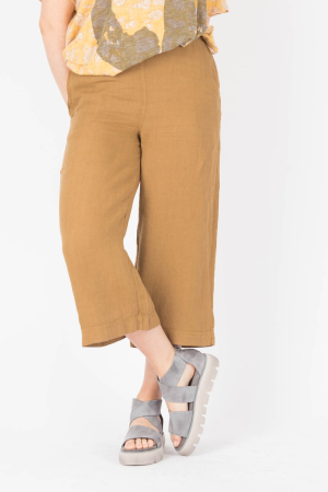 bb100297 - By Basics Wide Pants Short @ Walkers.Style buy women's clothes online or at our Norwich shop.