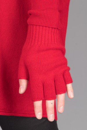 cs105036 - Capra Studio Vio Fingerless Glove @ Walkers.Style buy women's clothes online or at our Norwich shop.
