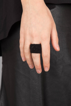 pl225321 - PLU Button on Ring @ Walkers.Style buy women's clothes online or at our Norwich shop.