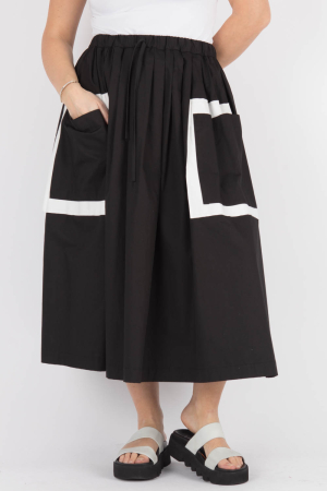 wk225385 - Wendy Kei Skirt with Two-Tone Pockets @ Walkers.Style buy women's clothes online or at our Norwich shop.